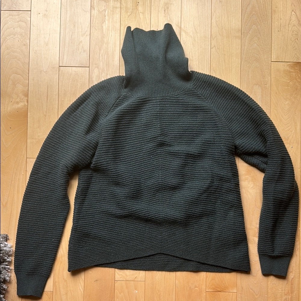 Kuhl dark green sweater